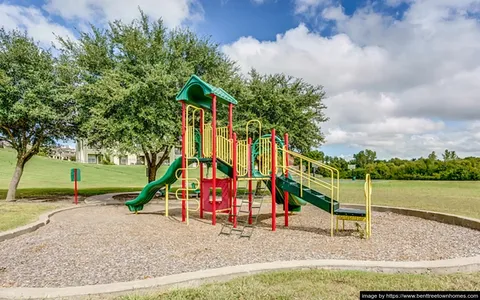 Bent Tree Townhomes - Photo 5 of 36